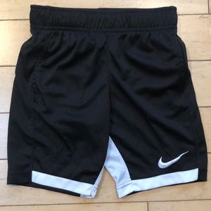 Nike DRI-FIT Boys Shorts Size 6/M